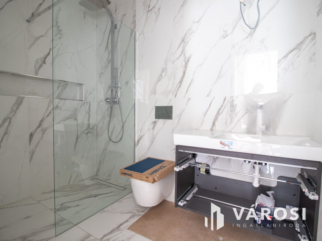 Kulcsrakész lakás Péterhegyen L-F-1