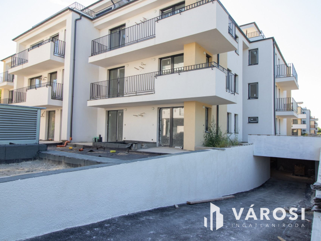 Kulcsrakész lakás Péterhegyen J-F-2