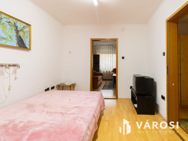 ELADÓ ipari ingatlan 4 db lakással és 2 db műhellyel!