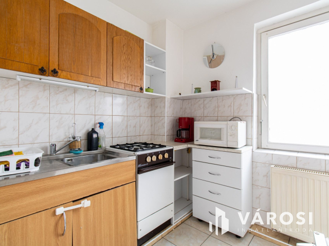 ELADÓ ipari ingatlan 4 db lakással és 2 db műhellyel!