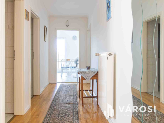 ELADÓ ipari ingatlan 4 db lakással és 2 db műhellyel!