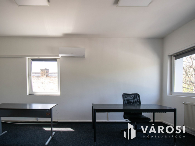 ELADÓ ipari ingatlan 4 db lakással és 2 db műhellyel!