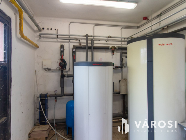 Komárom központi részén Hotel eladó