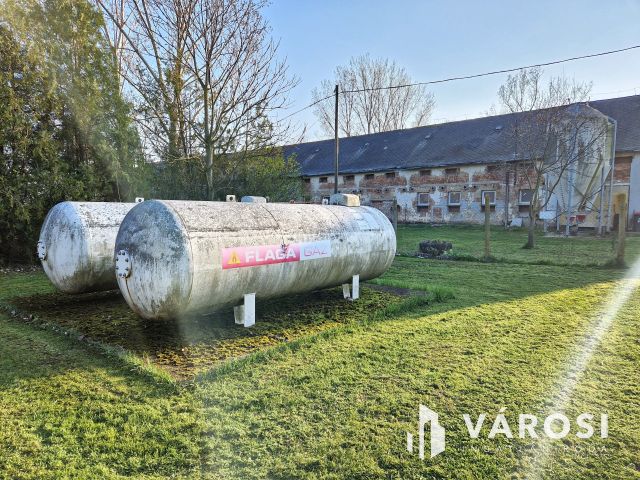 Működő állattartó farm berendezésekkel együtt eladó!