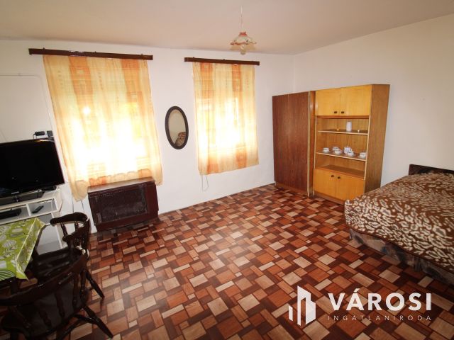 2 szobás ház Kunágotán, nagy telekkel.