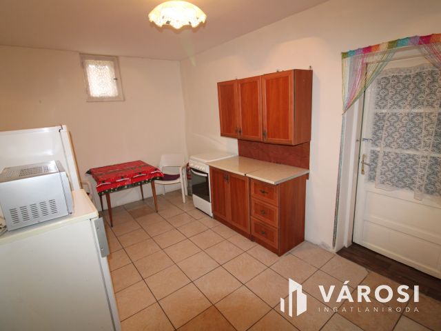 2 szobás ház Kunágotán, nagy telekkel.