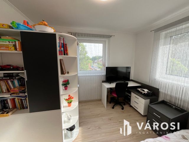 Debrecen Kertvárosi Lakóparkban Igényes Szép Ház