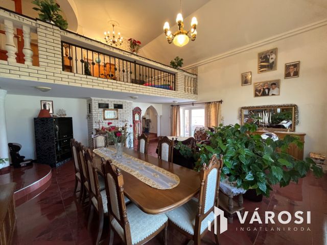 Debreceni Szép Családi Ház Telephellyel Jó Helyen Eladó