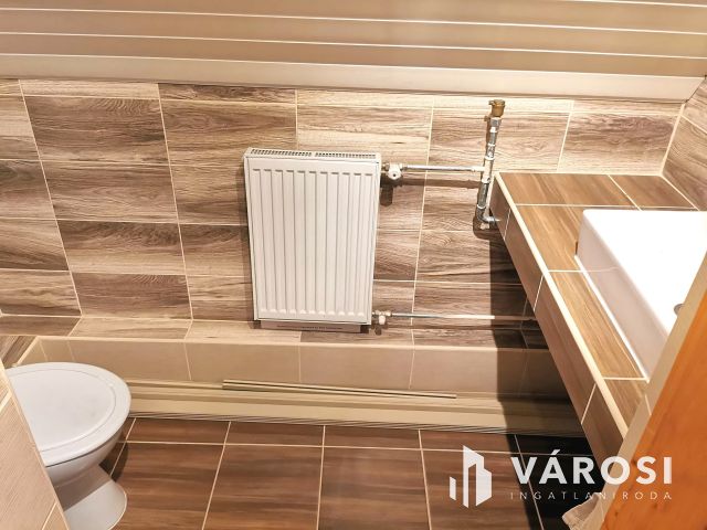 Családi ház + 3 apartman egyben kedvelt környéken!