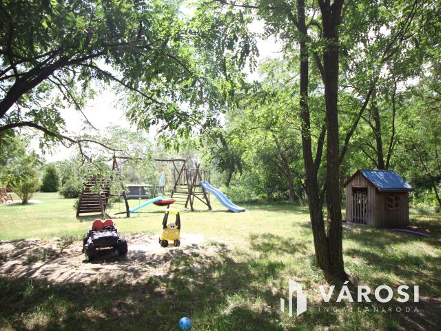 Napelemes tanya Balástyán