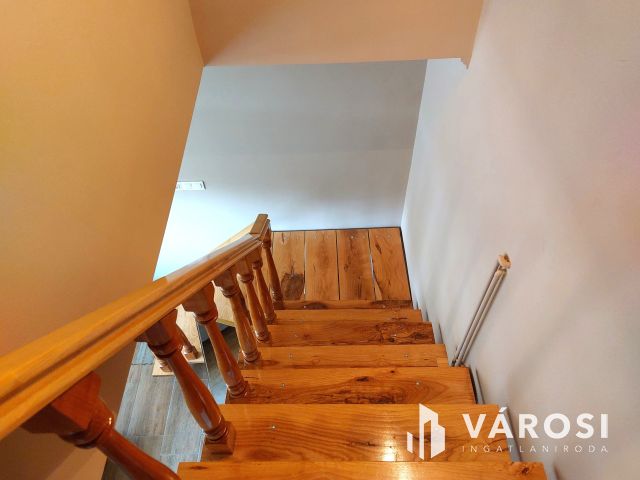 Felújított 4szobás családi ház,mellette kiadható ingatlannal