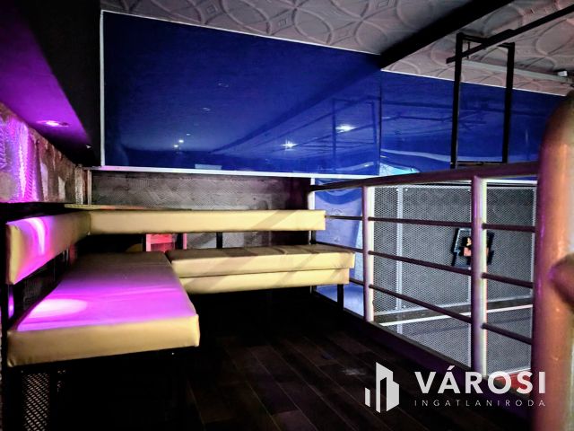 Szórakozóhely Gyula belvárosának legszebb részén kiadó!