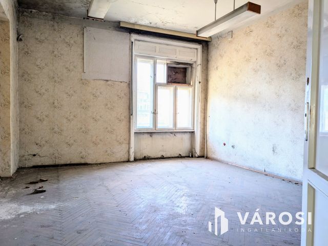 Békéscsaba szívében történelmi épület számtalan lehetőséggel