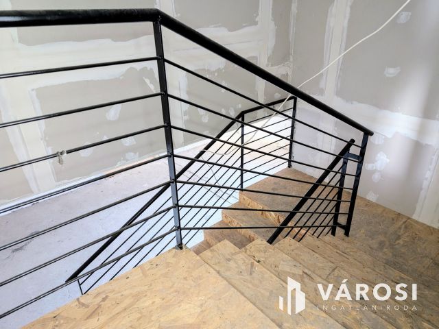 Békéscsaba szívében történelmi épület számtalan lehetőséggel