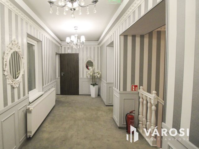 Háromszintes hotel, üzemeltetővel együtt eladó!