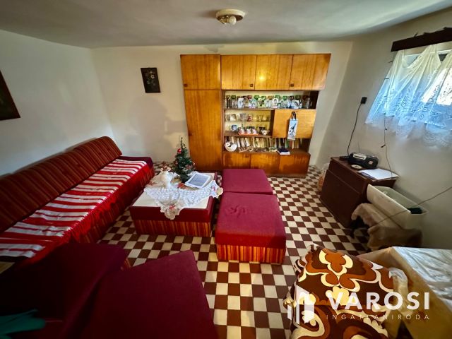 Károlyi csendes részén, felújítandó családi ház eladó!