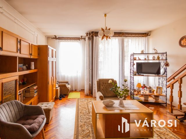 Jó elrendezésű belvárosi sorház kedvező áron