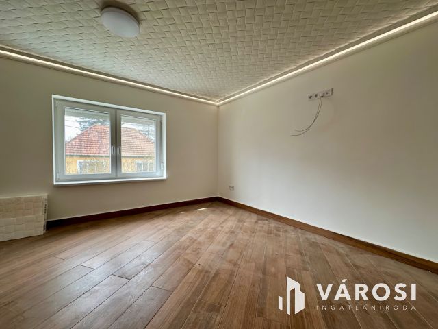 Kulcsrakész, frissen felújított családi ház eladó!