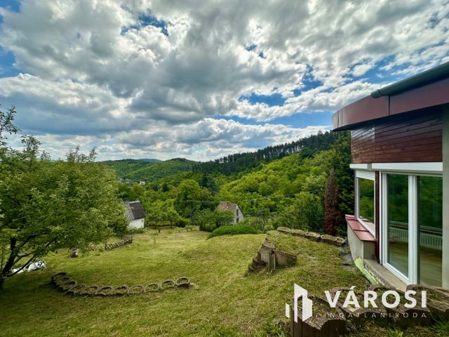 Erdei környezetben, vendégháznak alkalmas komplexum eladó!