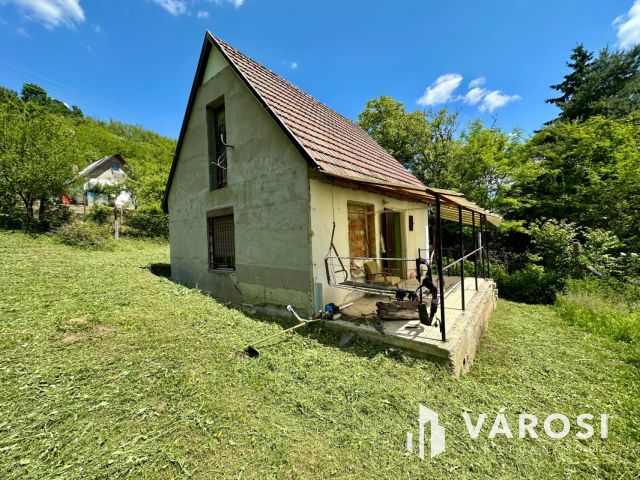 Erdei környezetben, vendégháznak alkalmas komplexum eladó!