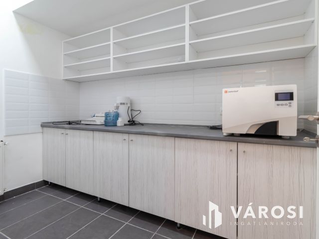 26 m2-es fogászati rendelő felszerelve, berendezve Újbudán