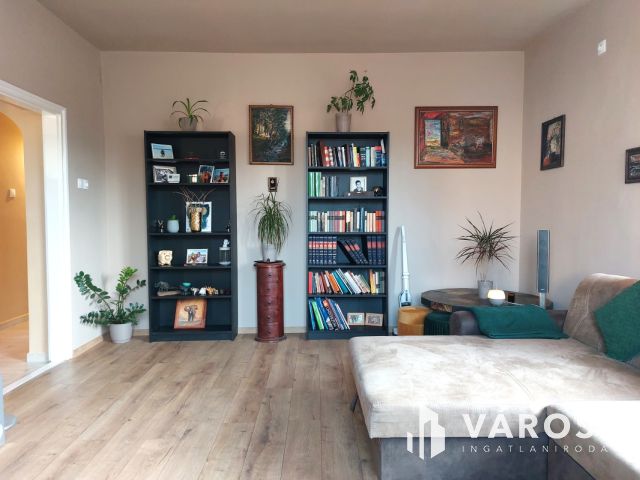 Felújított 4szobás családi ház,mellette kiadható ingatlannal