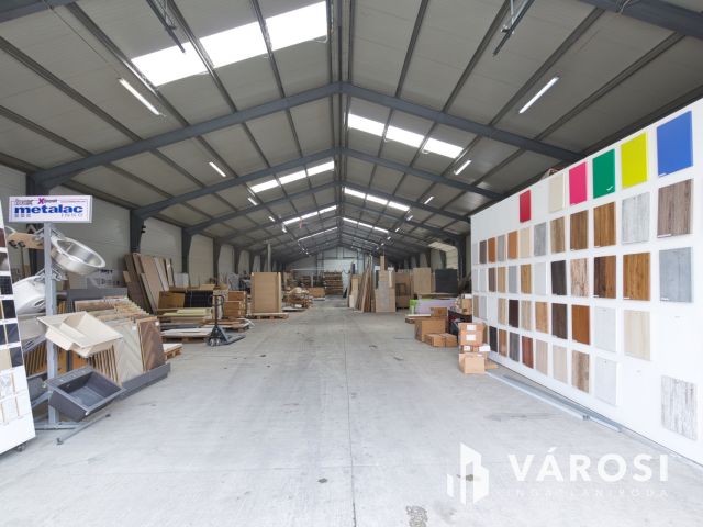 1000 m2-es csarnok műhelynek, raktárnak kiadó