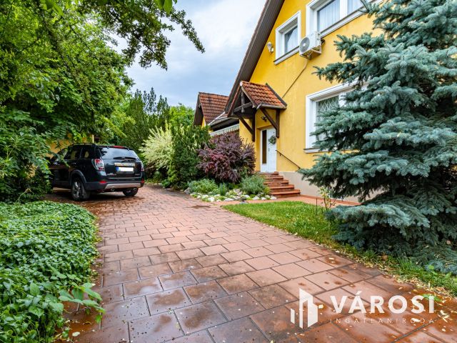 Szép nagy ház, rendezett nagy telek, Rákosszentmihályon