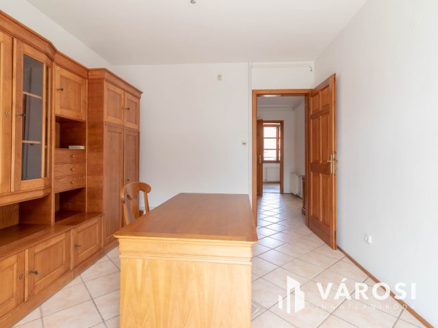 4 szintes, 330 m²-es, önálló irodaház a Tisztviselőtelepen