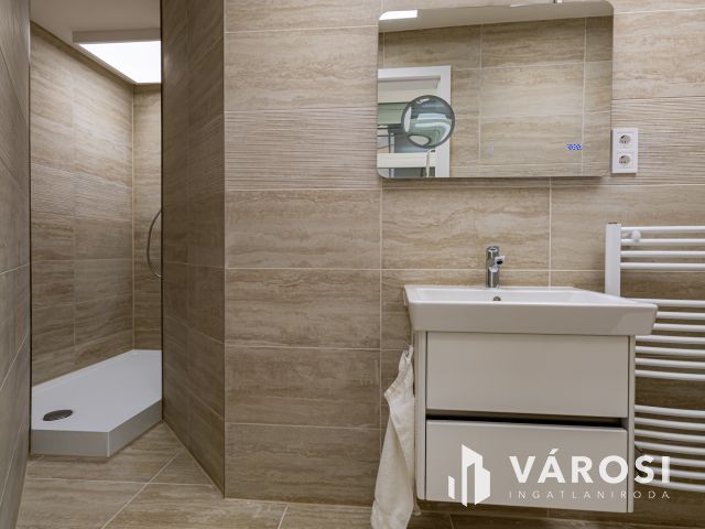 Mammut bevásárló központra panorámás lakás  a Széna téren