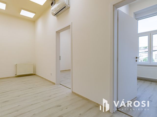 Mammut bevásárló központra panorámás lakás  a Széna téren