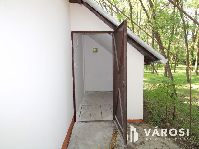 Nyaraló Gyula Szanazugban.