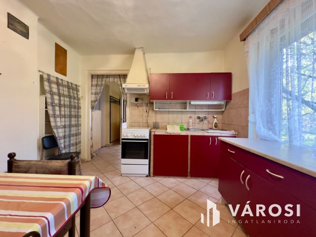 Kazinczy úton felújítandó családi ház eladó!