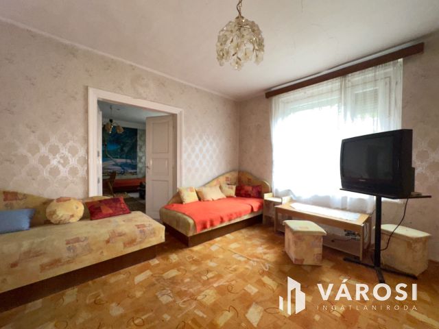 Kazinczy úton felújítandó családi ház eladó!