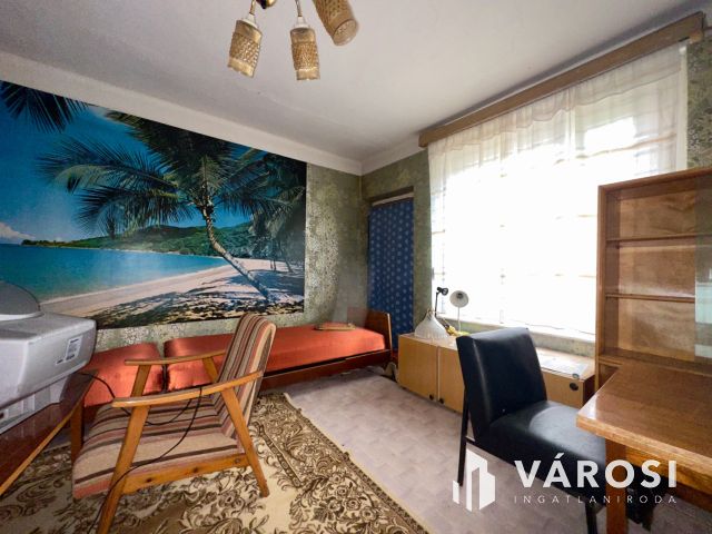 Kazinczy úton felújítandó családi ház eladó!