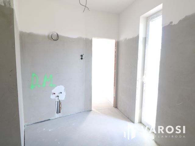 Emeltszintű szerkezetkész ikerház,  Új-petőfi telepen eladó!