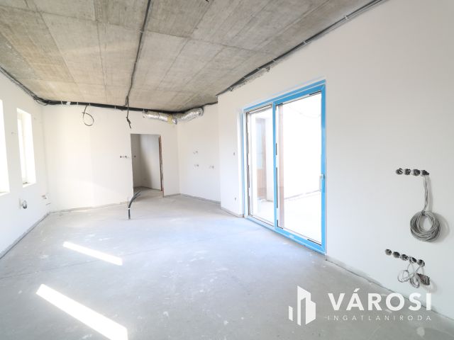 Emeltszintű szerkezetkész ikerház,  Új-petőfi telepen eladó!