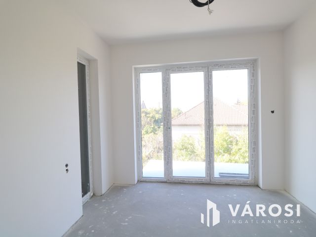 Emeltszintű szerkezetkész ikerház,  Új-petőfi telepen eladó!