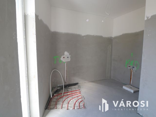 Emeltszintű szerkezetkész ikerház,  Új-petőfi telepen eladó!