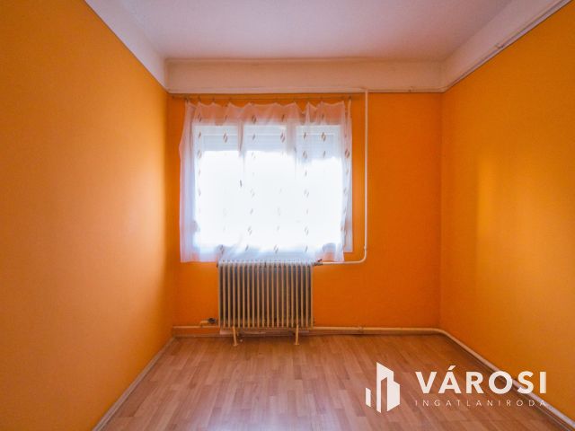 Gádoroson a falusi csend.