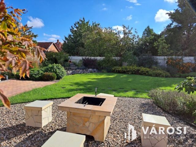 Az év szállása eladó! Apartmanház a fürdő mellett