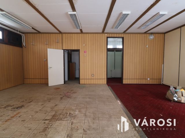 Szentmihály-telek elején üzlethelyiség, / iroda/ eladó.
