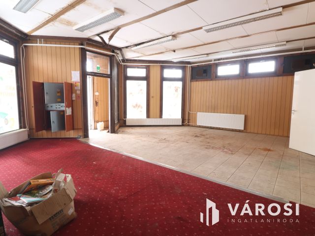 Szentmihály-telek elején üzlethelyiség, / iroda/ eladó.