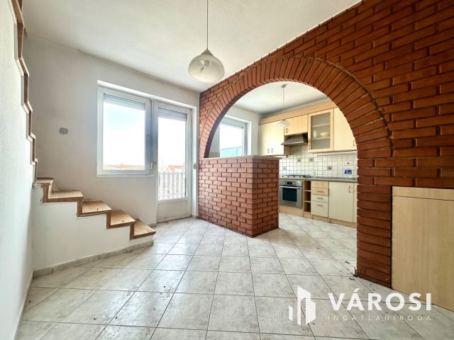 Frigyes krt.-on felújítandó ikerház eladó!