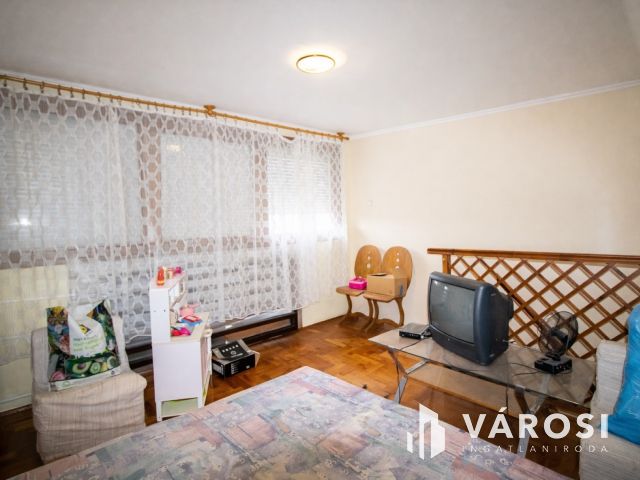 Főút menti birtok állattartásra, 10 hektár földdel