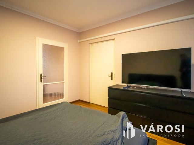 Gyönyörűen felújított 2 szobás lakás a belváros határán