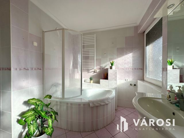 Debrecen-Nagyerdő kiemelt övezetében lakás ELADÓ