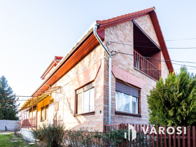 Napfényes családi ház, jó szerkezettel, a Várhoz közel