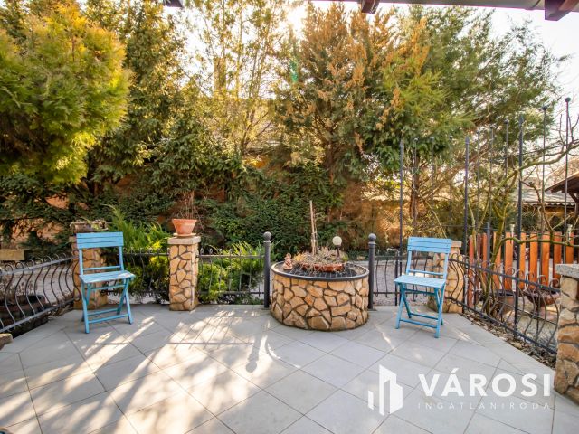 Felújított 5 szobás családi ház + 1 kislakás