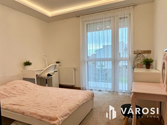 Exkluzív, kertkapcsolatos lakás Újszegeden